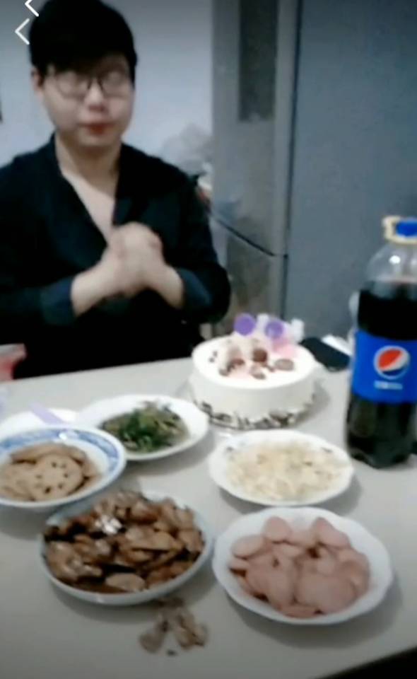 请大家帮帮她的女朋友找找他吧她不能没有他！ - 季铭帅