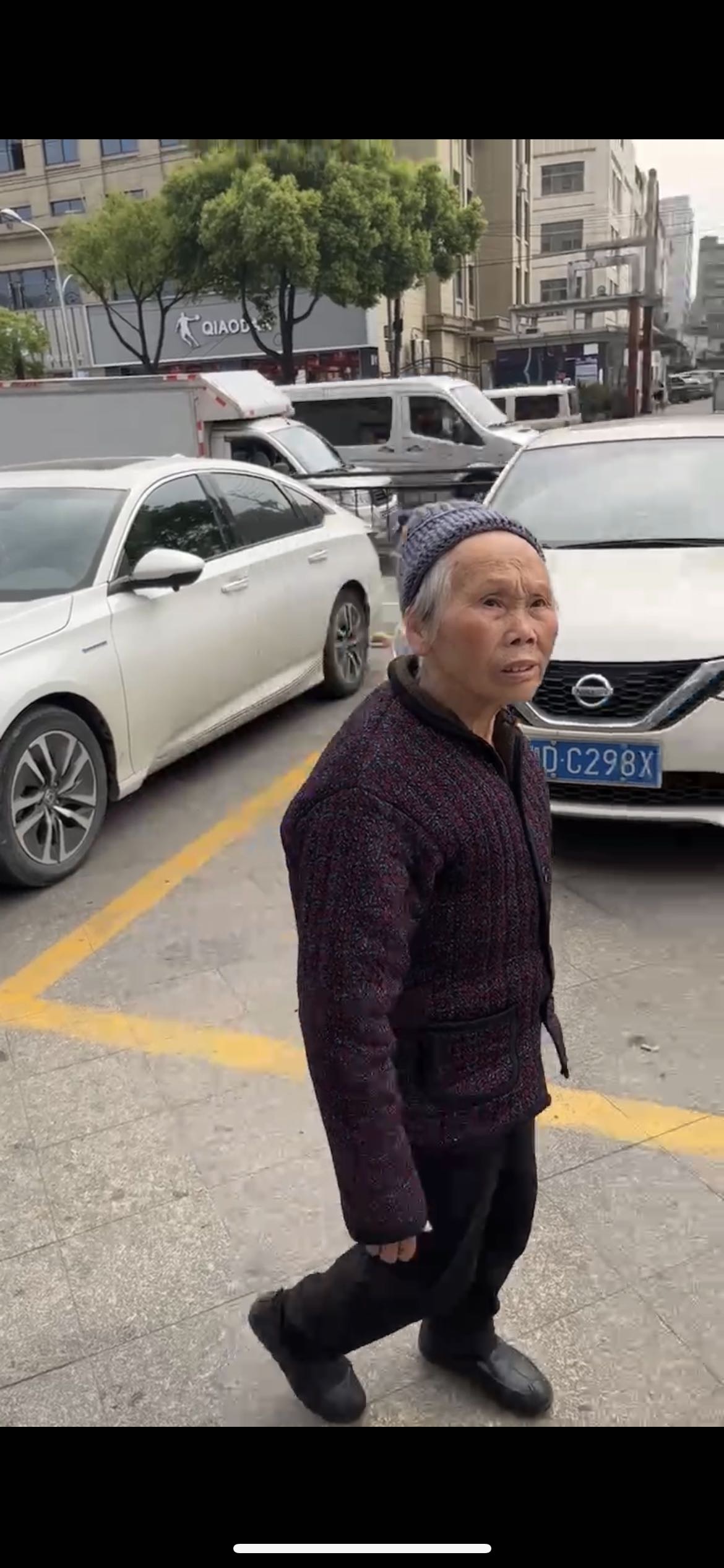 家母不小心从浙江省丽水市青田县船寮姜岙村 - 龙金鸾