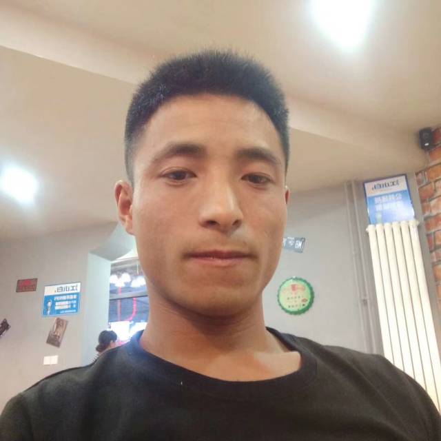 请大家帮忙寻找一下！家里俩孩和老人都在等他回 - 冯永伟