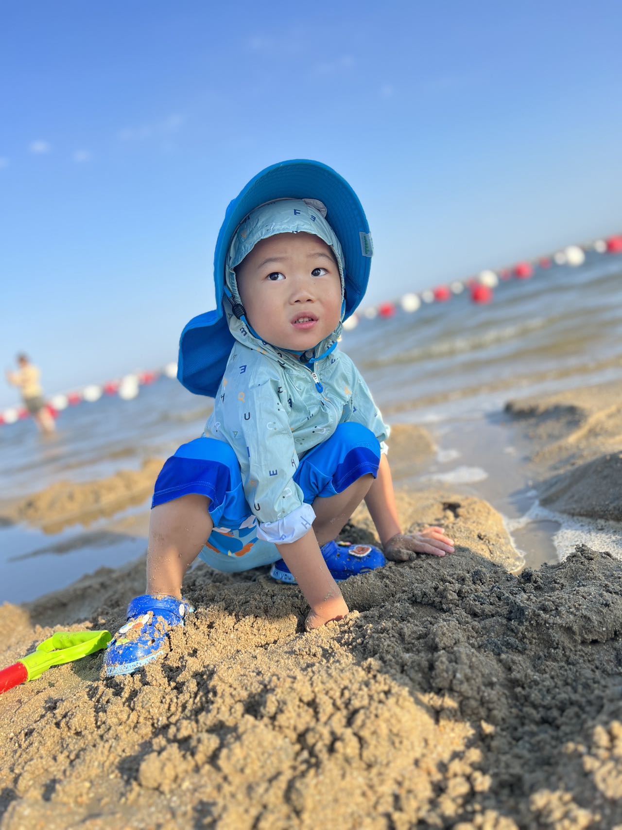 朱知也，男，五岁半。季金凤，女，54岁。 - 朱知也